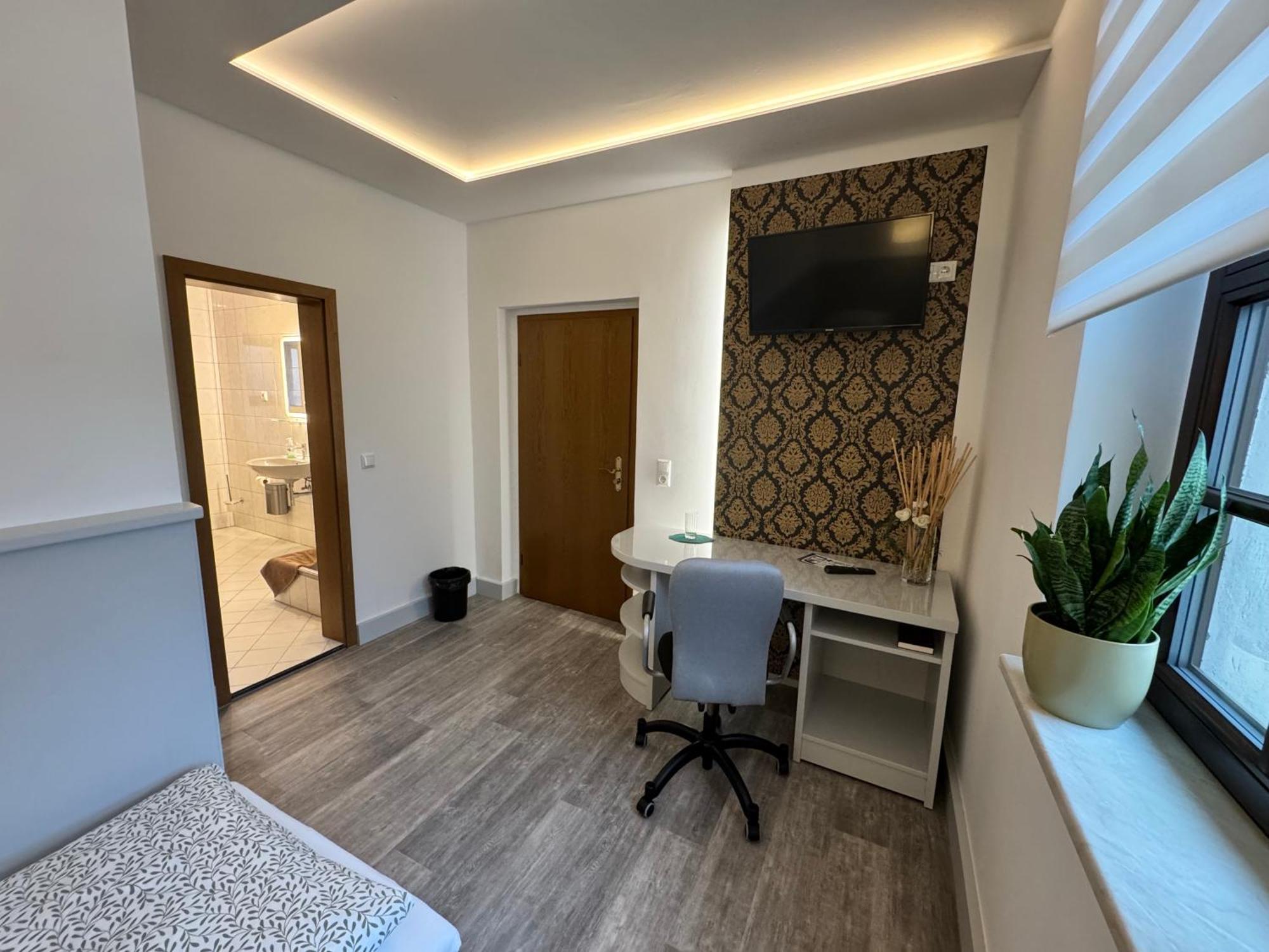 Landgasthof & Hotel Waldeck Treuen Bagian luar foto