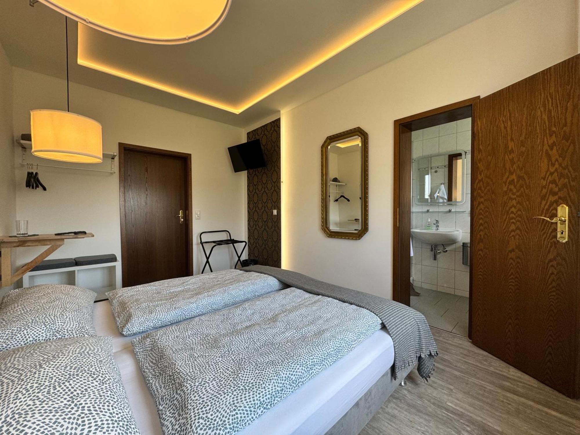 Landgasthof & Hotel Waldeck Treuen Bagian luar foto